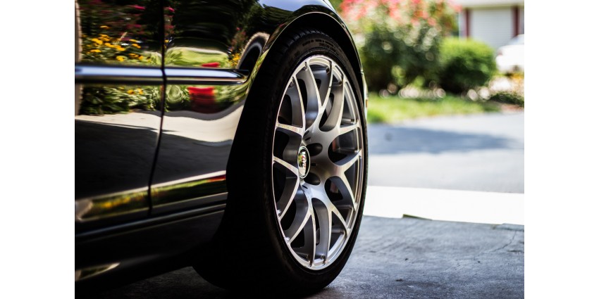 Jak pielęgnować oponę samochodową – dressing do gumy